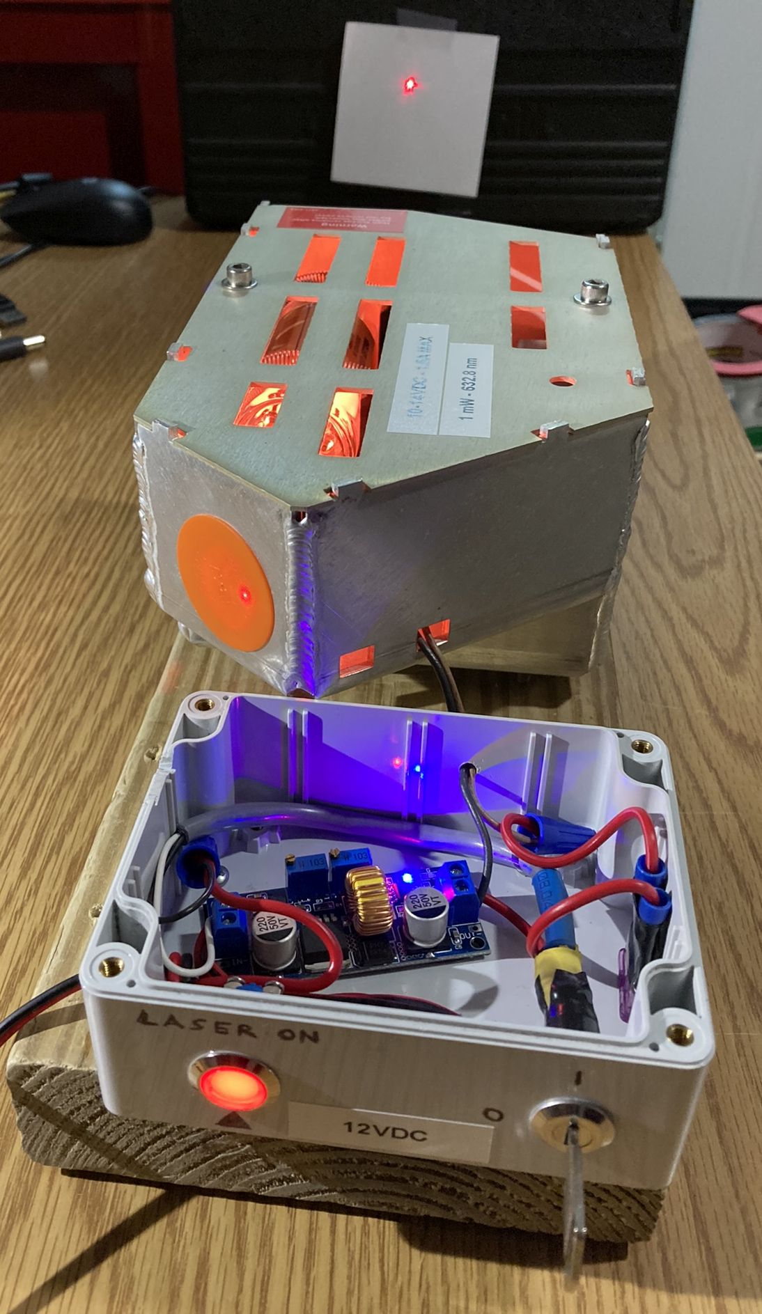 HeNe laser system power supply