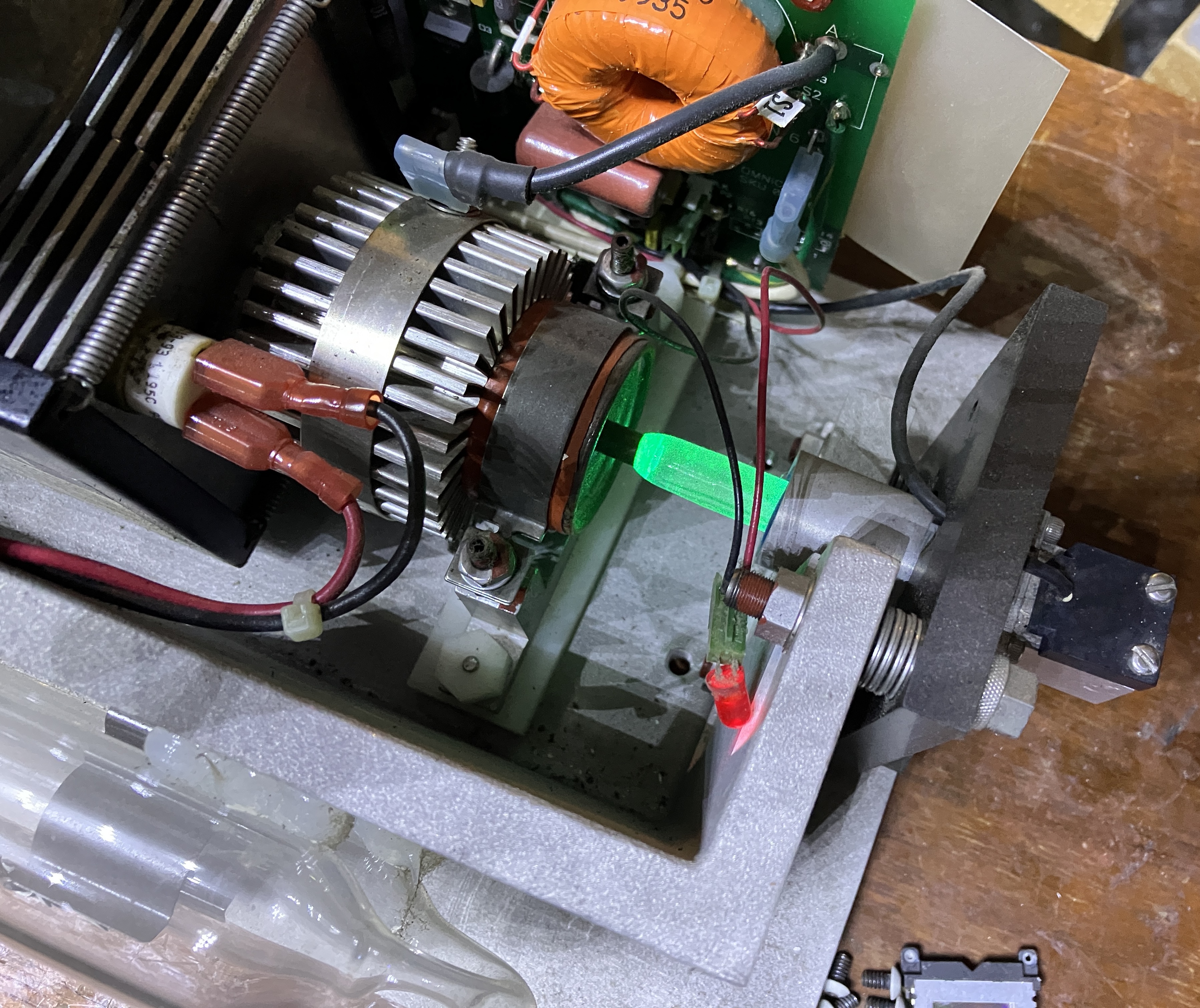 Omnichrome series 43 laser head running with cover removed