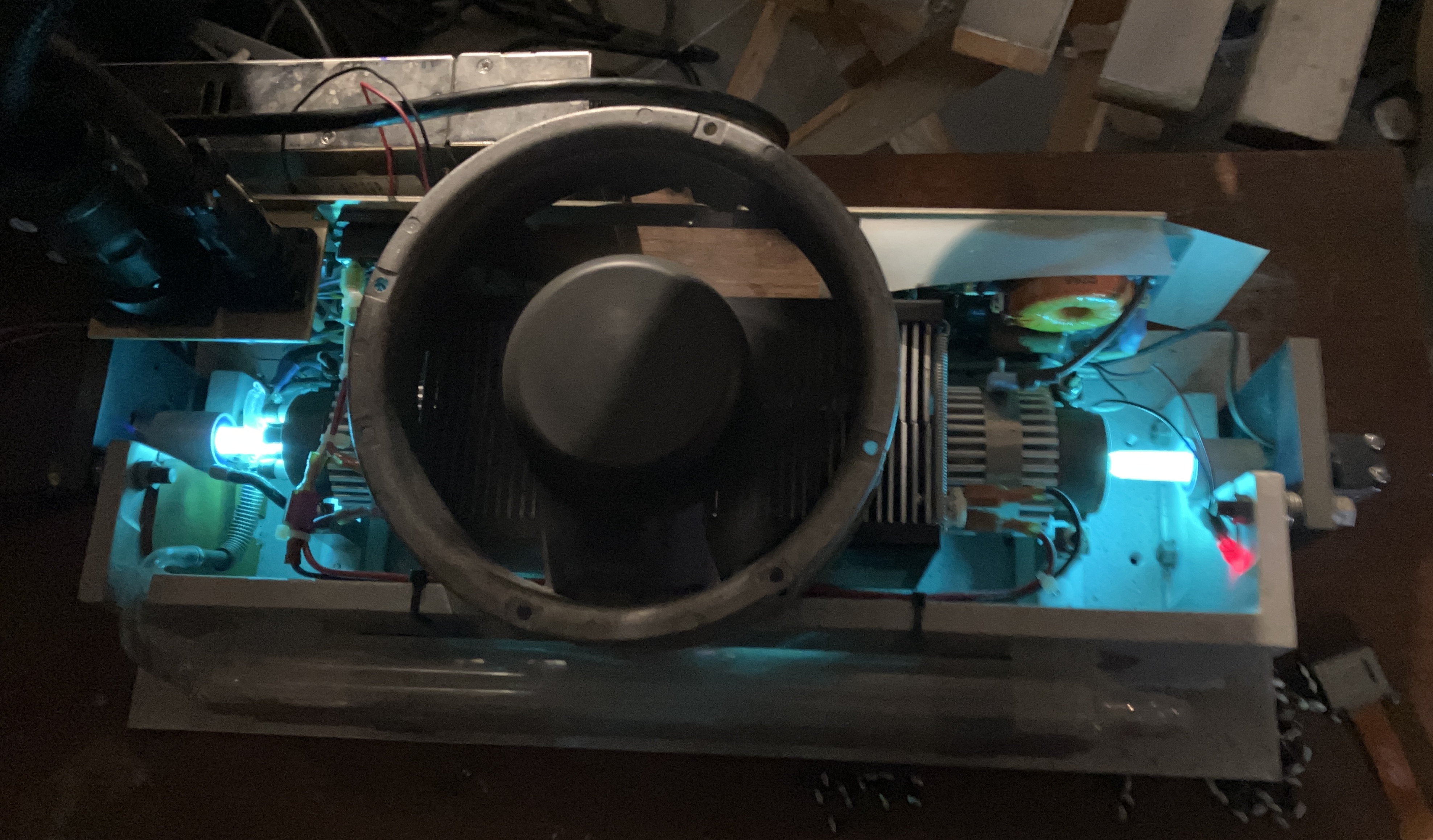 Omnichrome series 43 laser head running with cover removed
