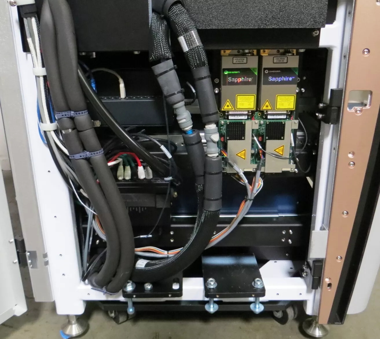 pacific bio sequel DNA sequencer with side cover removed